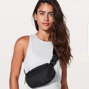 Lululemon everywhere belt bag black NWT
